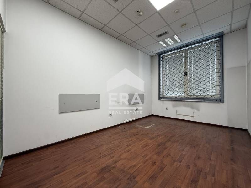 Търговски обект под наем на централна локация в кв. Надежда