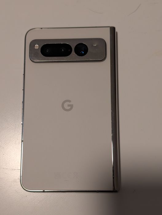 Google Pixel Fold( ecranul mare defect )