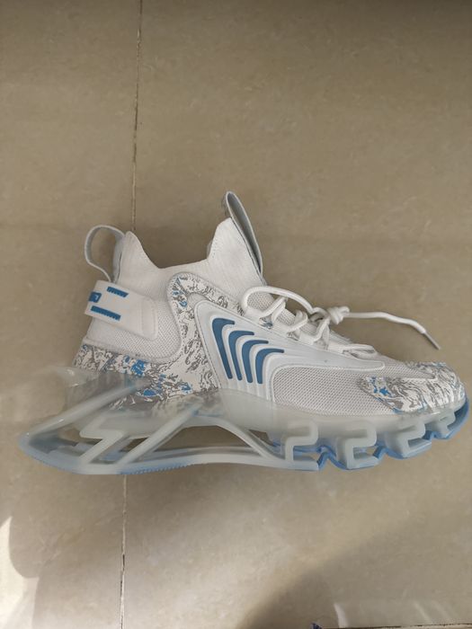 Кроссовки новые 40-41размер