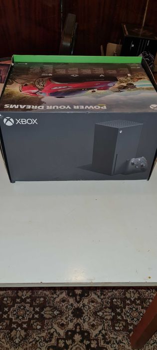 Xbox Series X 1TB SSD Като нов! С оригинален джойстик и 2 игри