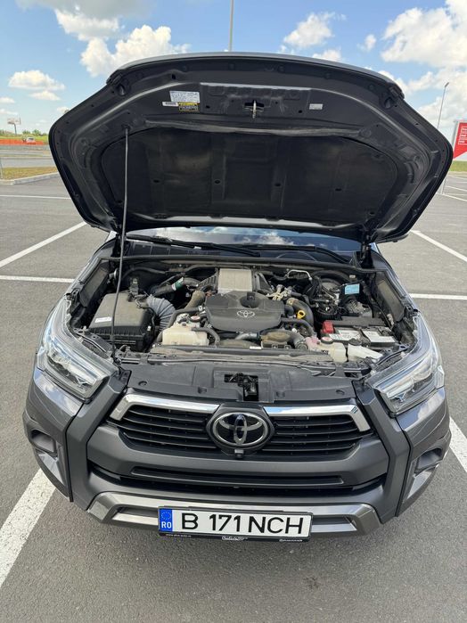 Toyota Hilux Invincible 2.8D 4x4 automat 2022 - impecabil, doar garaj, versiune Germania