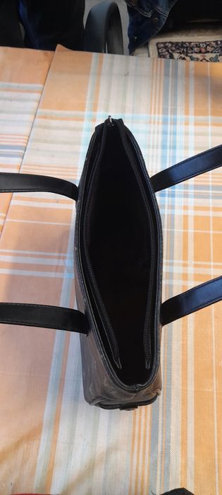 Vând urgent geanta  damă