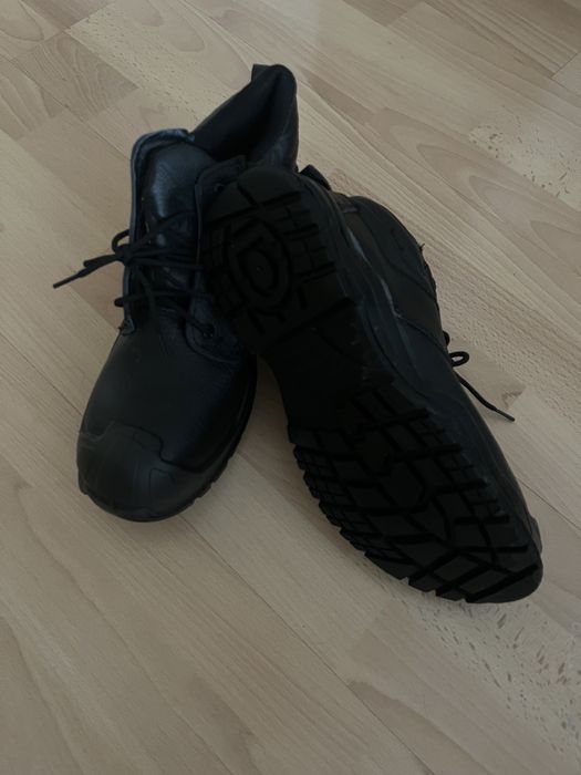 Продам рабочие ботинки