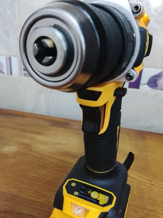 Autofiletanta DeWalt cu o baterie de 6 a NOU