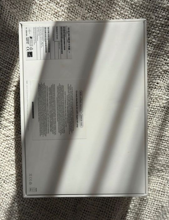 MacBook M1 13inch 2020 with a damaged display