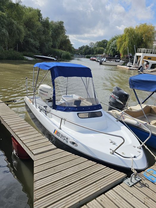 Vand ansamblu complet barca semicabinata, motor  4 t, peridoc, sonar