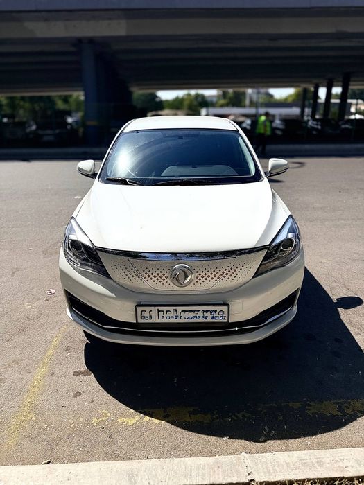 DongFeng elektromobil E70