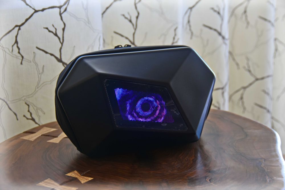 Продавам раница за през рамо