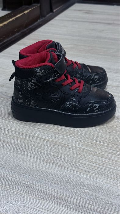 Детская обувь кроссовки