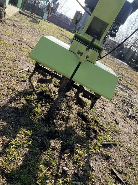 Vând schimb motor și motosapă în stare bună nu are demaro și nici filt