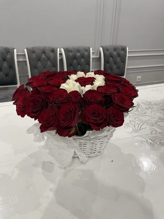 Кустовые розы, красные розы