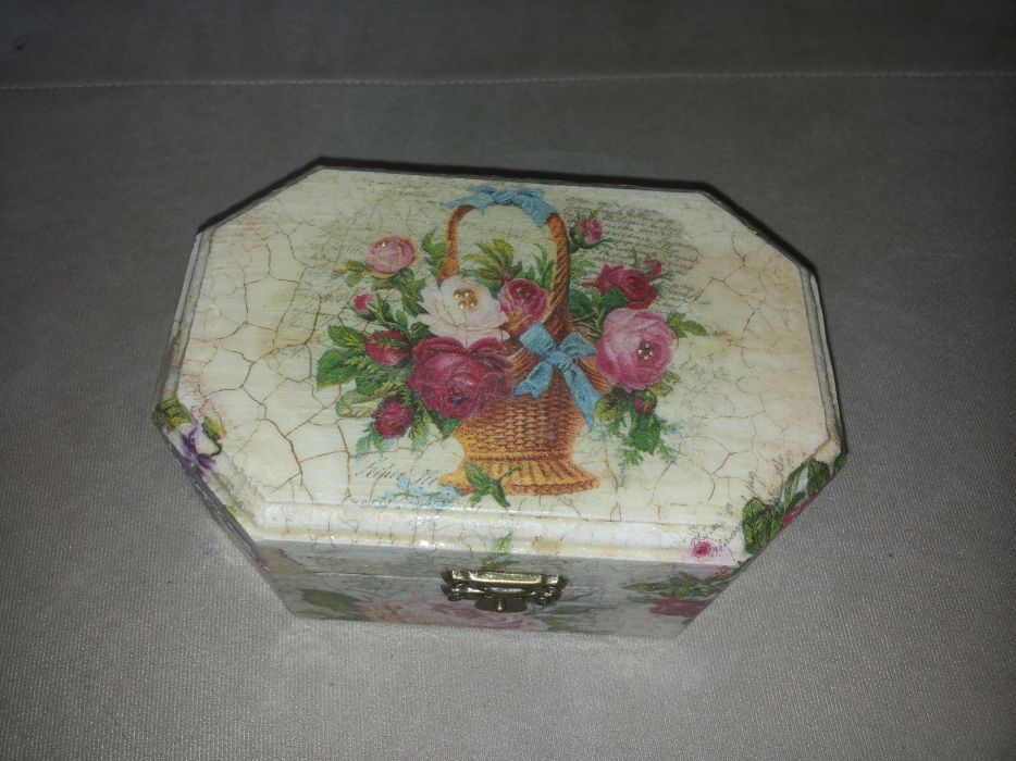 Кутия за бижута, нова,, идеална за подарък