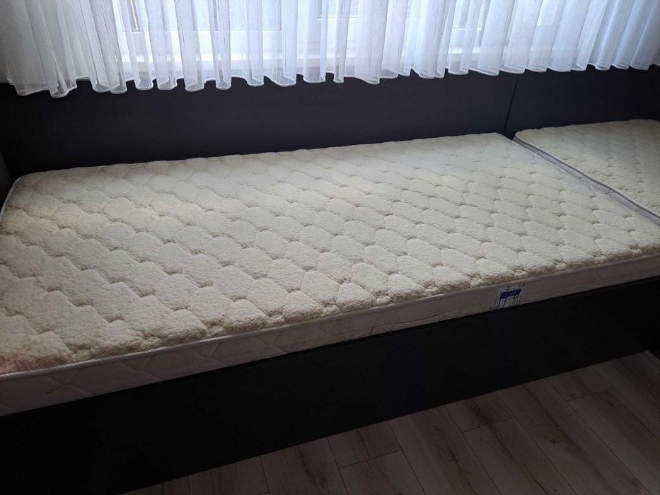 Продават се легла, мебели, матраци