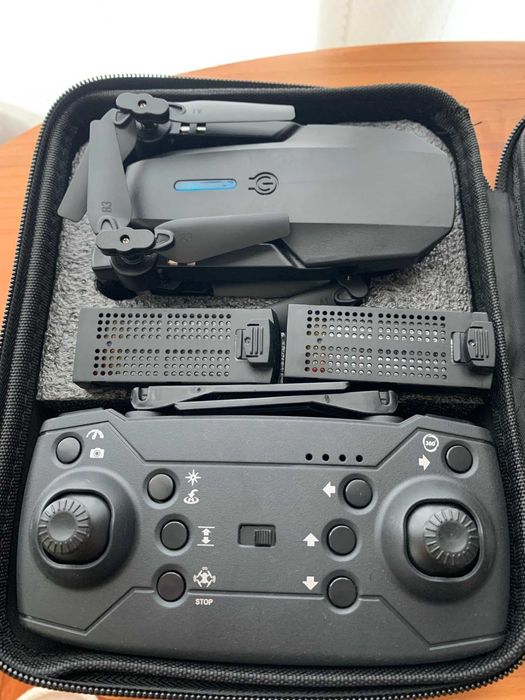 Drona FULL HD PRO 2 CAMERE INTEGRATE, wifi,mentinere nivel, 3 baterii.