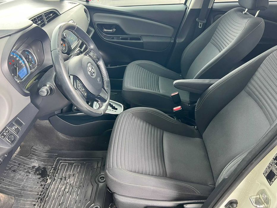 Toyota Yaris Hybrid 2016 Avariat 1.5 benzina + Hybrid cutie automata 101.000km deplasabil, panoramic, camera