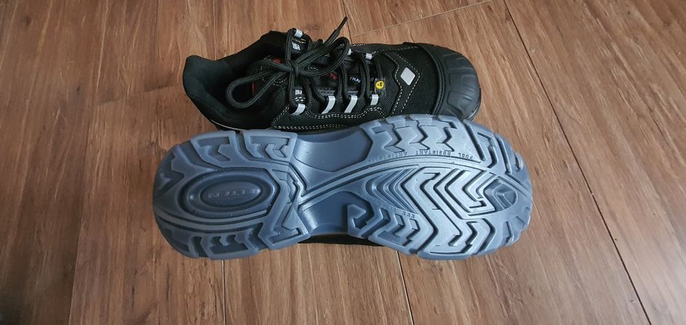 Vând incaltaminte de protectie Elten, nou, marimea 41