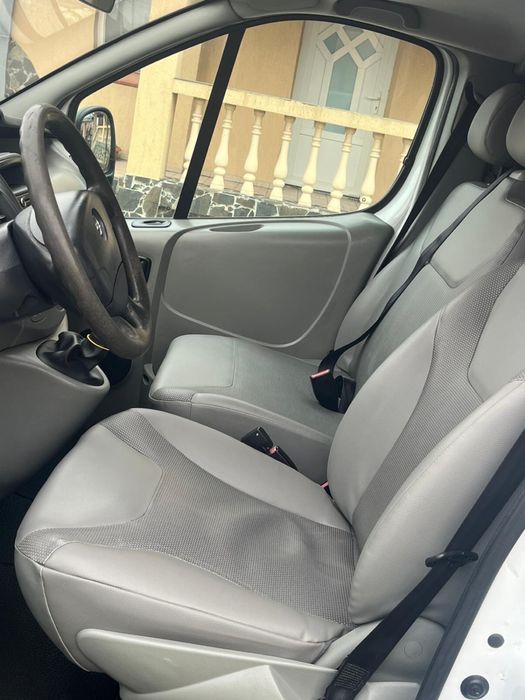 Opel vivaro 8+1 model lung