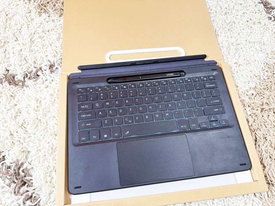 Tastatura si stylus Surface Pro Cover 11 Bluetooth