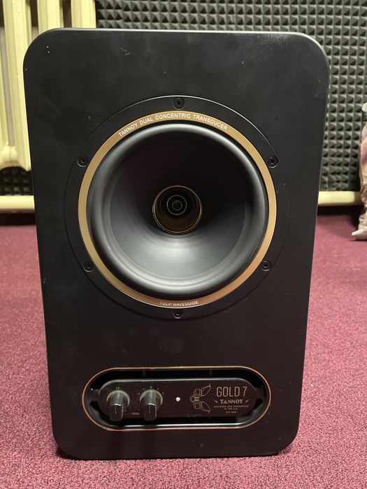 Продам две студийные колонки