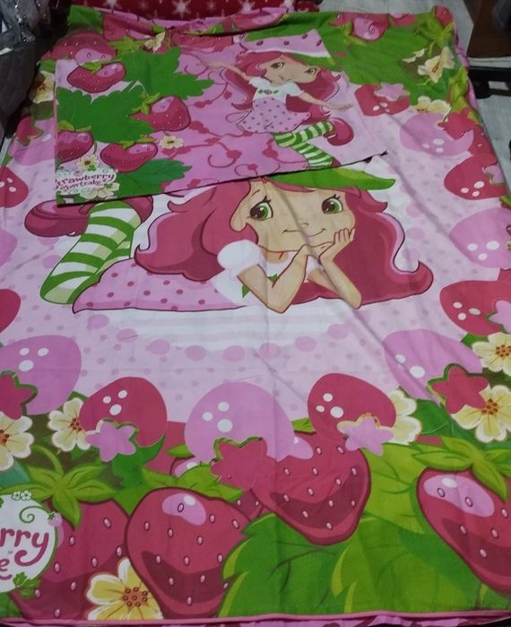 Lenjerie pat capsunica