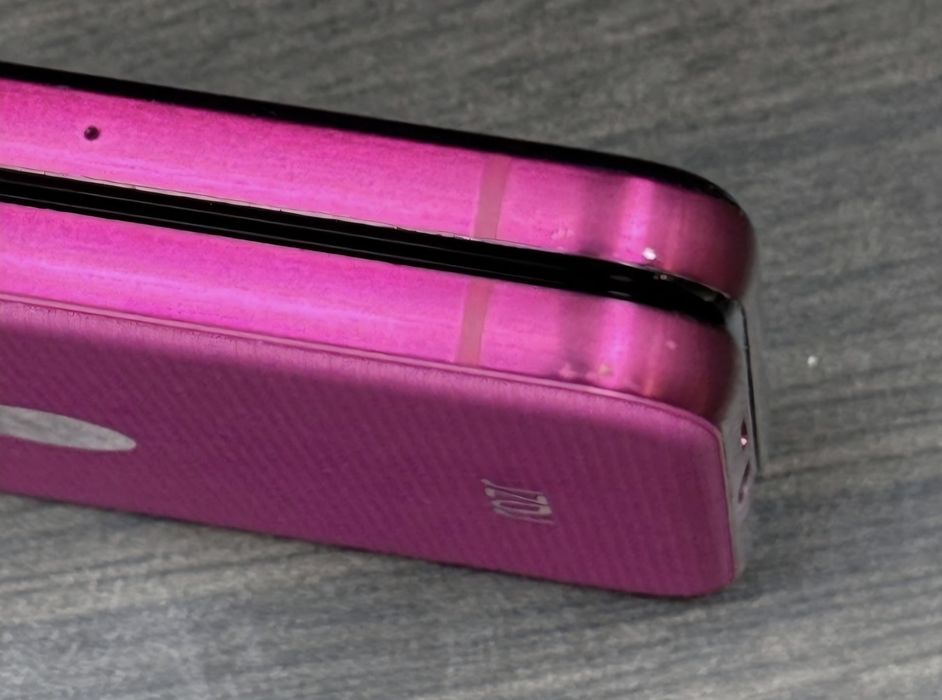 512GB Motorola Razr 60 Ultra Yettel Гаранция 2028г PANTONE Caberet Pink