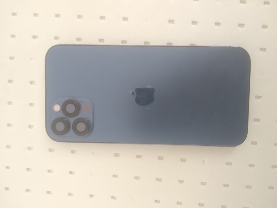 Iphone 12 pro  холати зўр