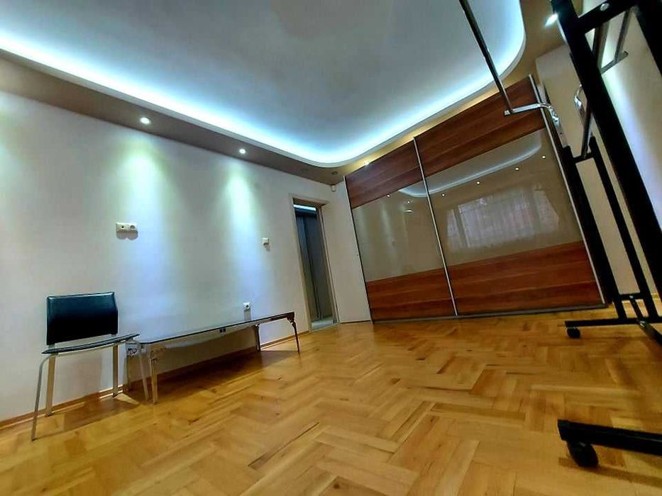 Дава се под наем Четиристаен апартамент в Бургас, Център - 160 кв.м за 408 € - Снимка #19