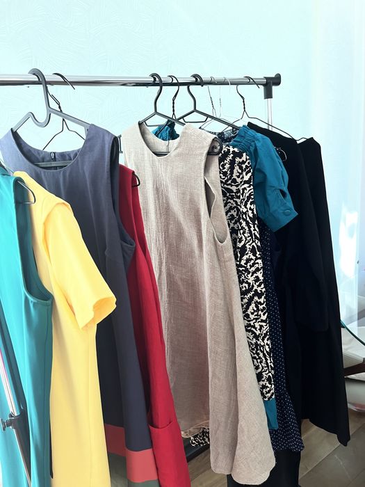 Vand lot 10 rochii Zara