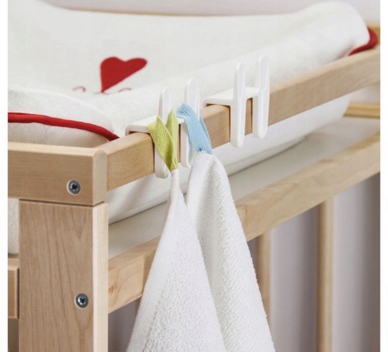 Маса за повиване IKEA + повивалник, кош и постелка