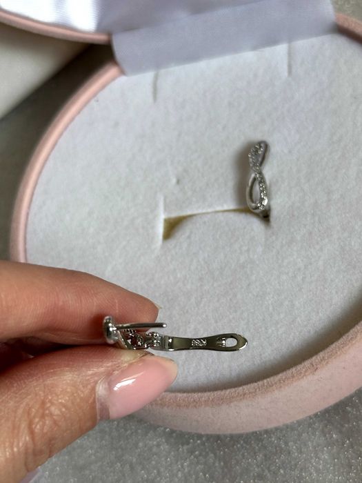 оригинални сребърни обеци нови с цирконии SWAN pearls с чанта и кутия