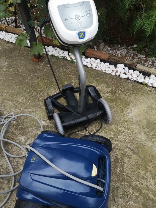 Робот за басейн Zodiak за под и стени