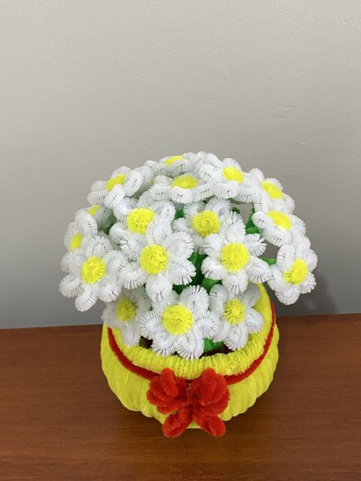 Нежитный букет ромашек в ярком горшочке. Ручная работа