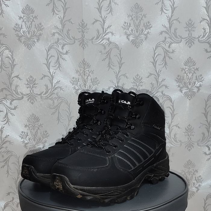 Продам зимние кроссовки