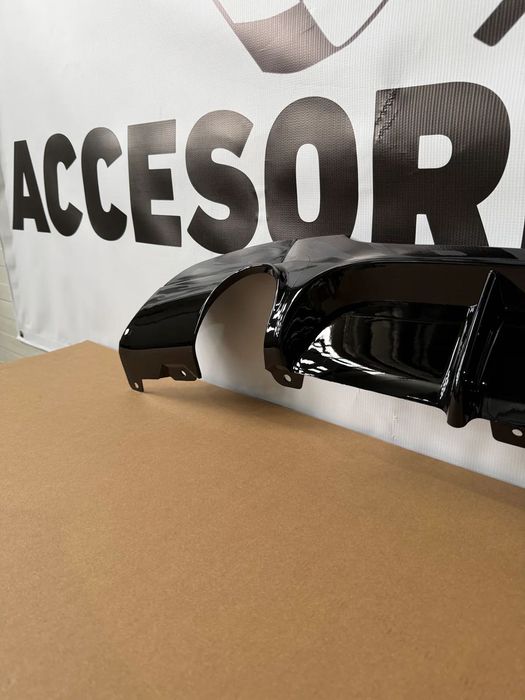 Difuzor bara spate model 335i BMW seria 3 e90(2005-2012) negru lucios