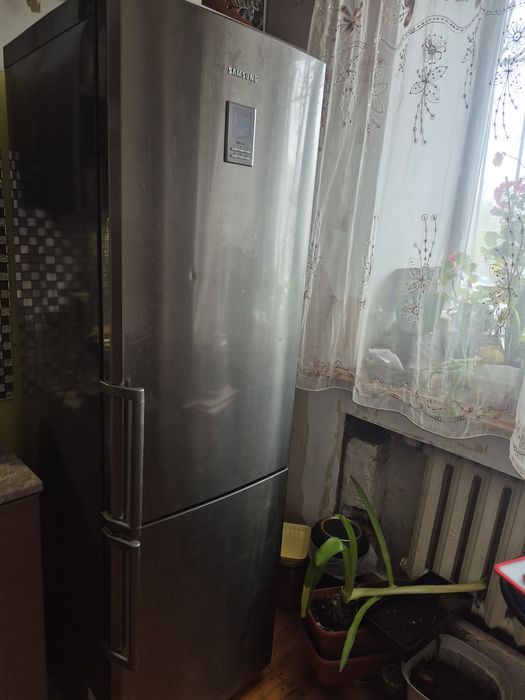 Холодильник Samsung