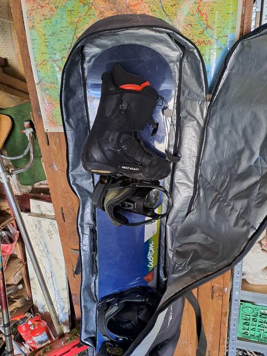 Vând placă snowbaord .