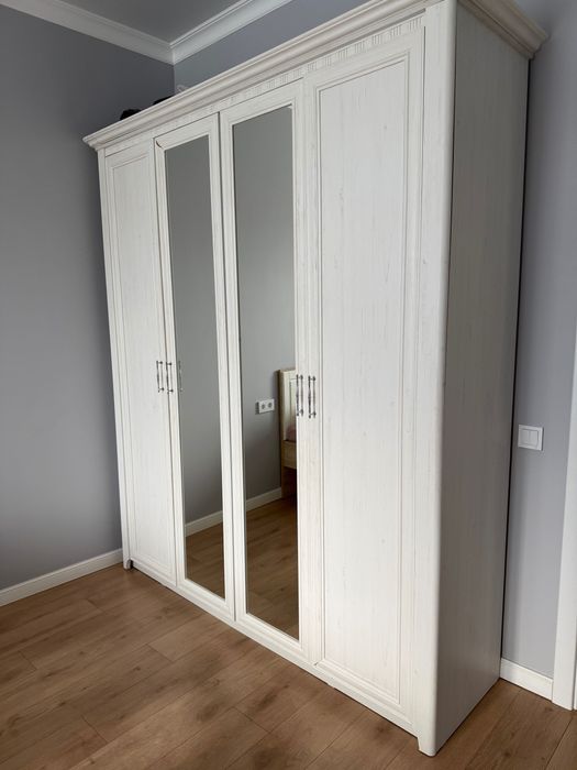 Шкаф с зеркалами