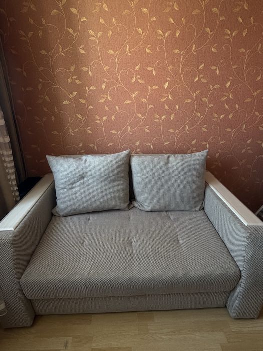 Продается диван с подушкой