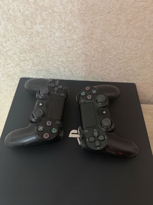 Plays station 4 pro 1tb