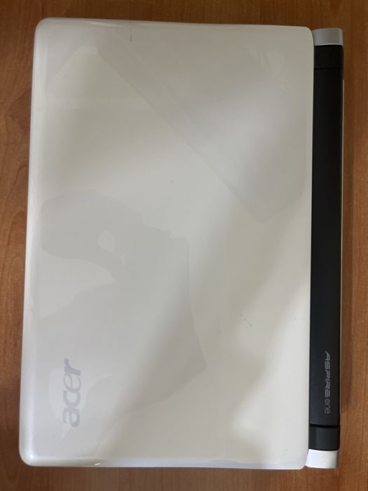 Продаю на запчасти Acer aspire one