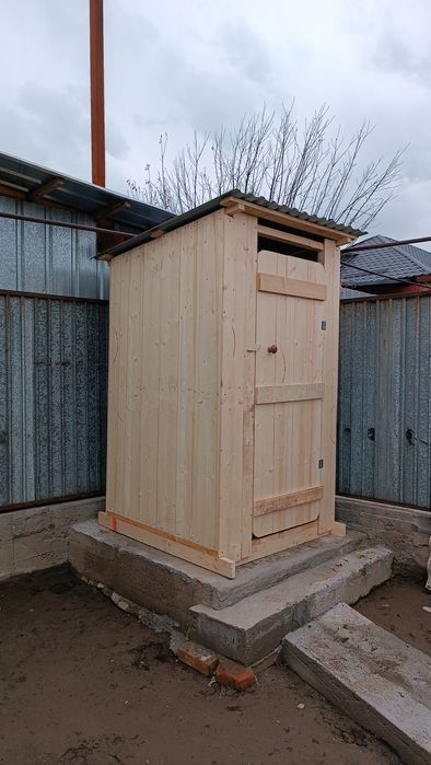 Уличный туалет разного вида