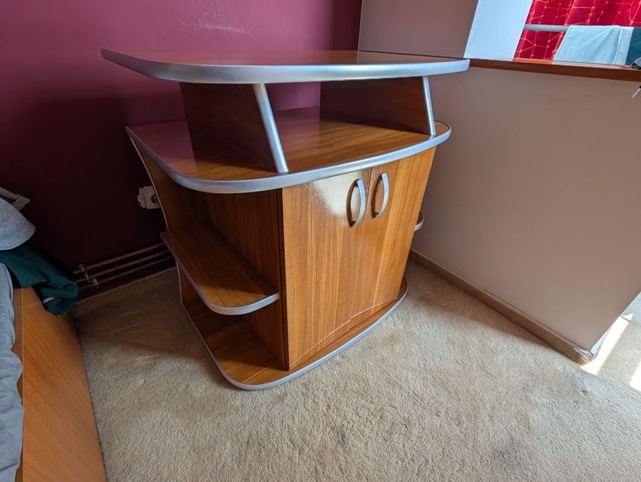 Comoda tv cu spatii pentru depozitare