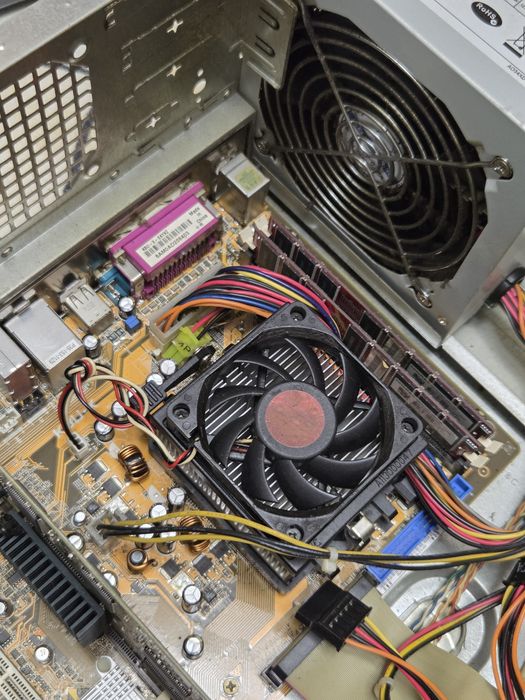 Unitate PC / Model mai vechi / Funcțional / Fără HDD, Preț FIX!