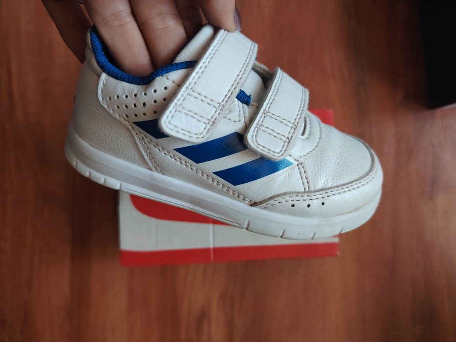 Детски маратонки Adidas номер 25