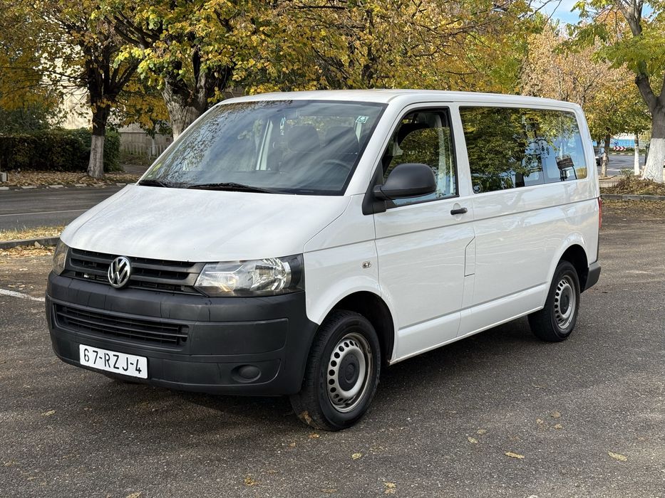 VW Transporter T5 2.0 Tdi 140 Cp Dsg cu 8+1 Locuri