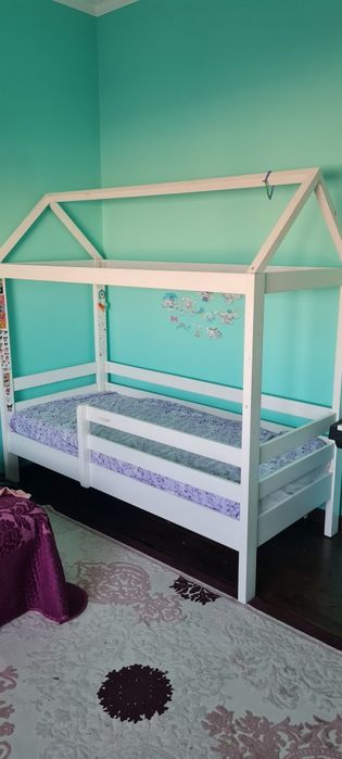 Продам кровать с матрасом