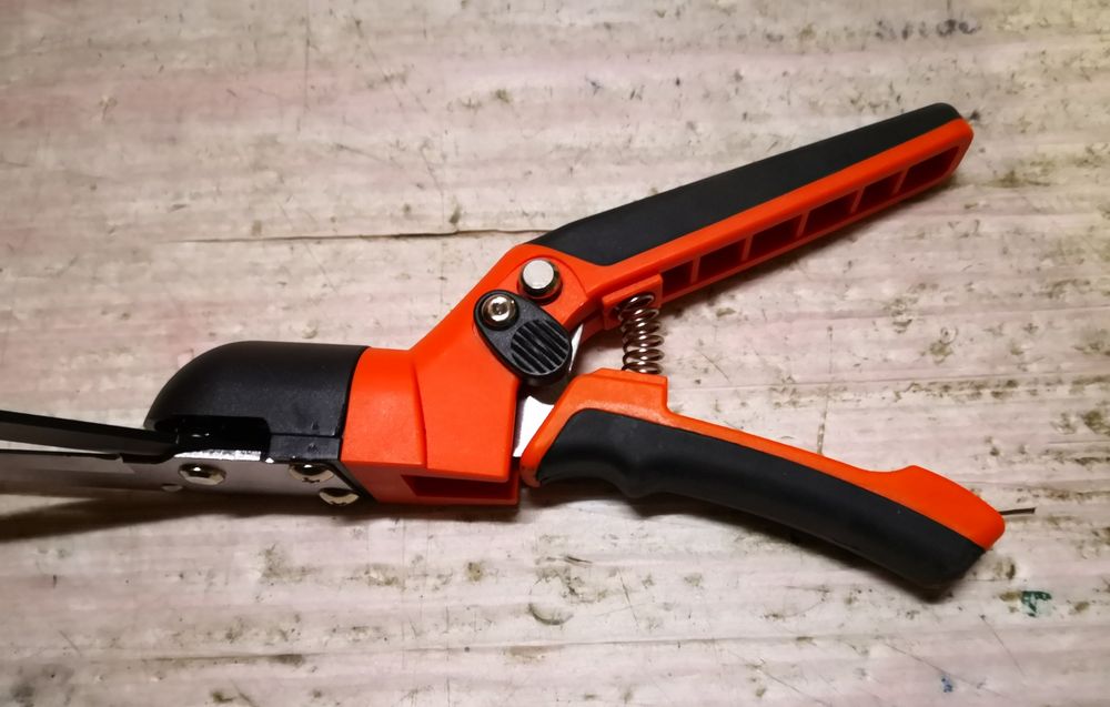 Foarfeca de grădină multifuncționala cu unghiuri diferite de taiere