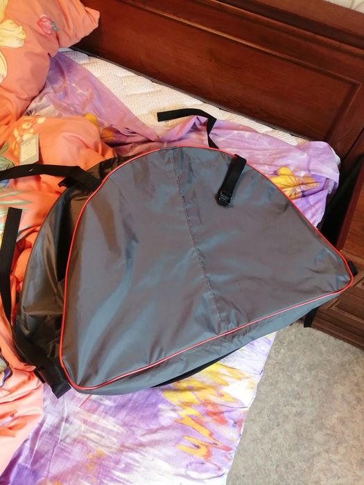 Для хранения вещей в лодке.