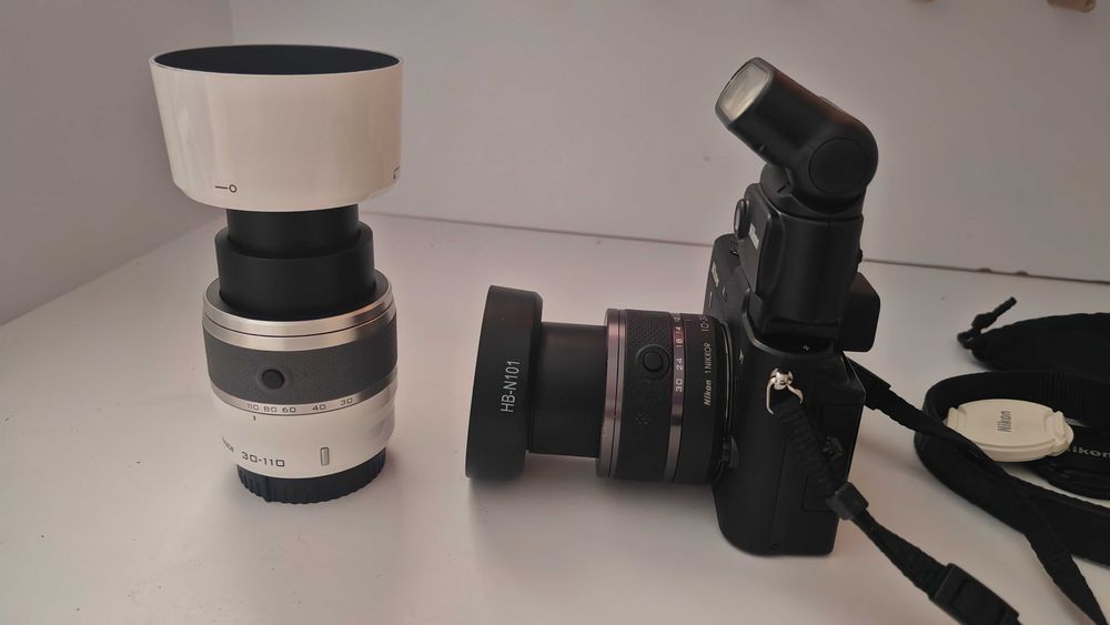 Nikon 1 V 1 cu 2 obiective si blit 16000 cadre