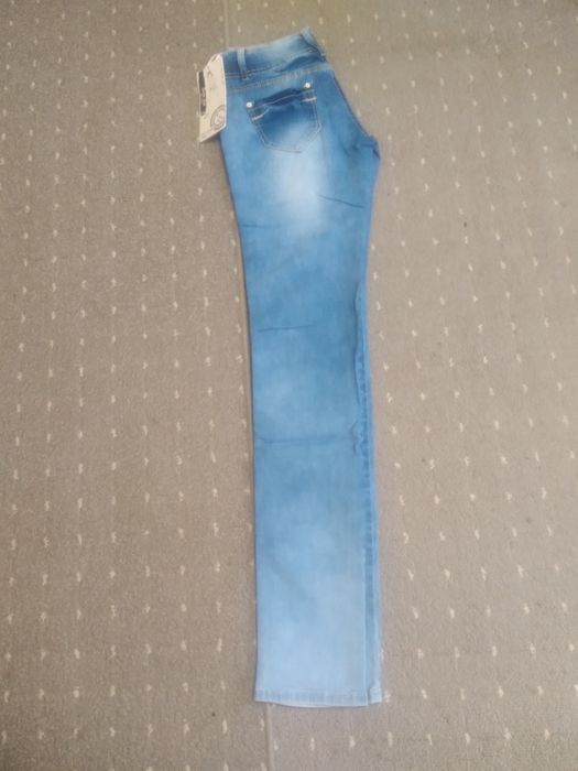 Продам джинсы женские